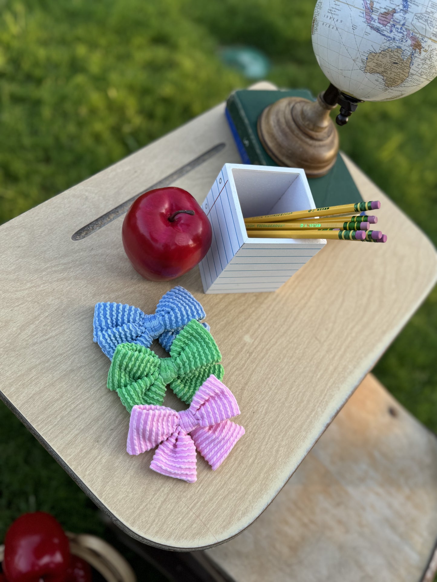 Wavy Pink Clip/Nylon