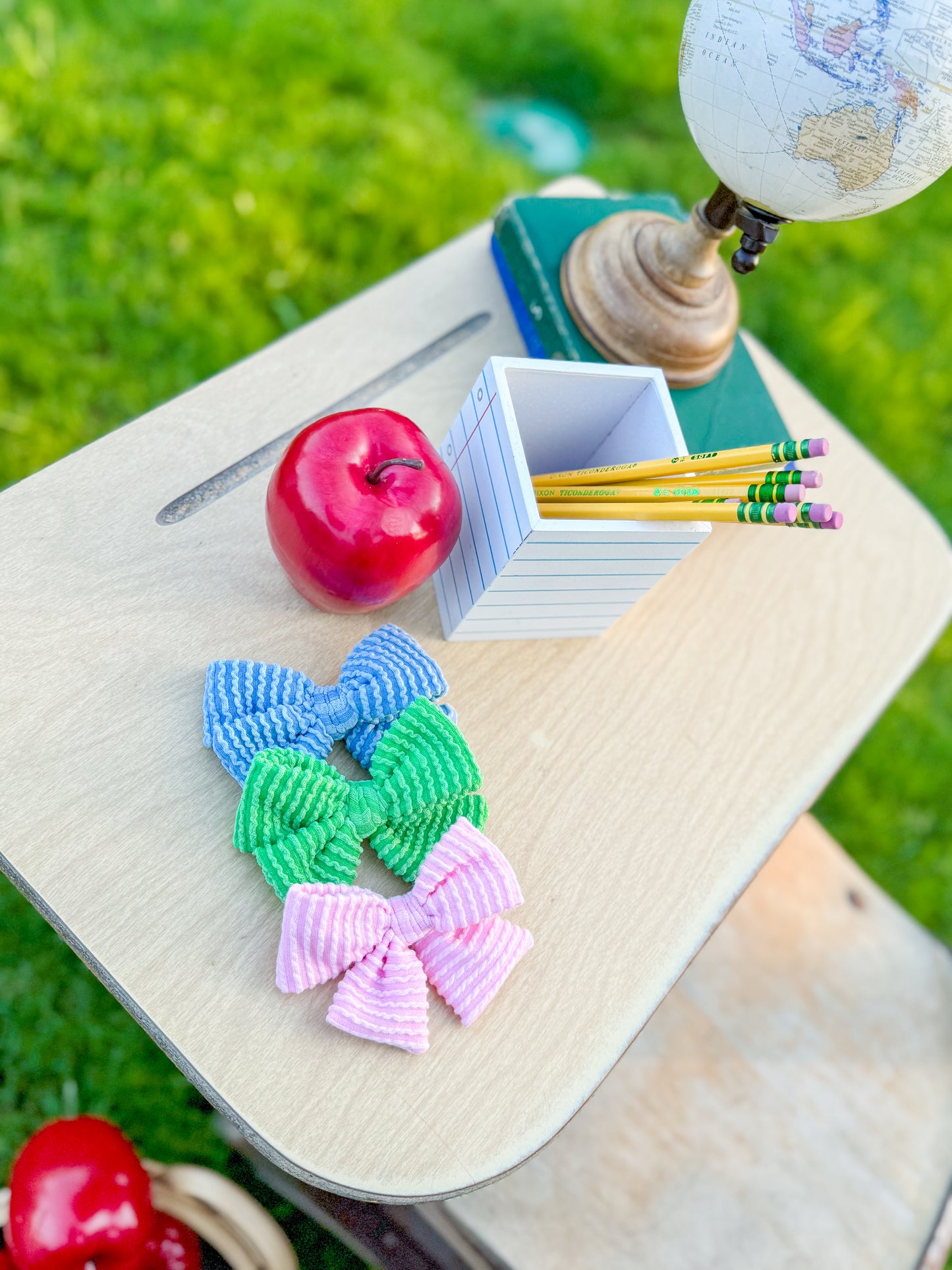 Wavy Green Clip/Nylon